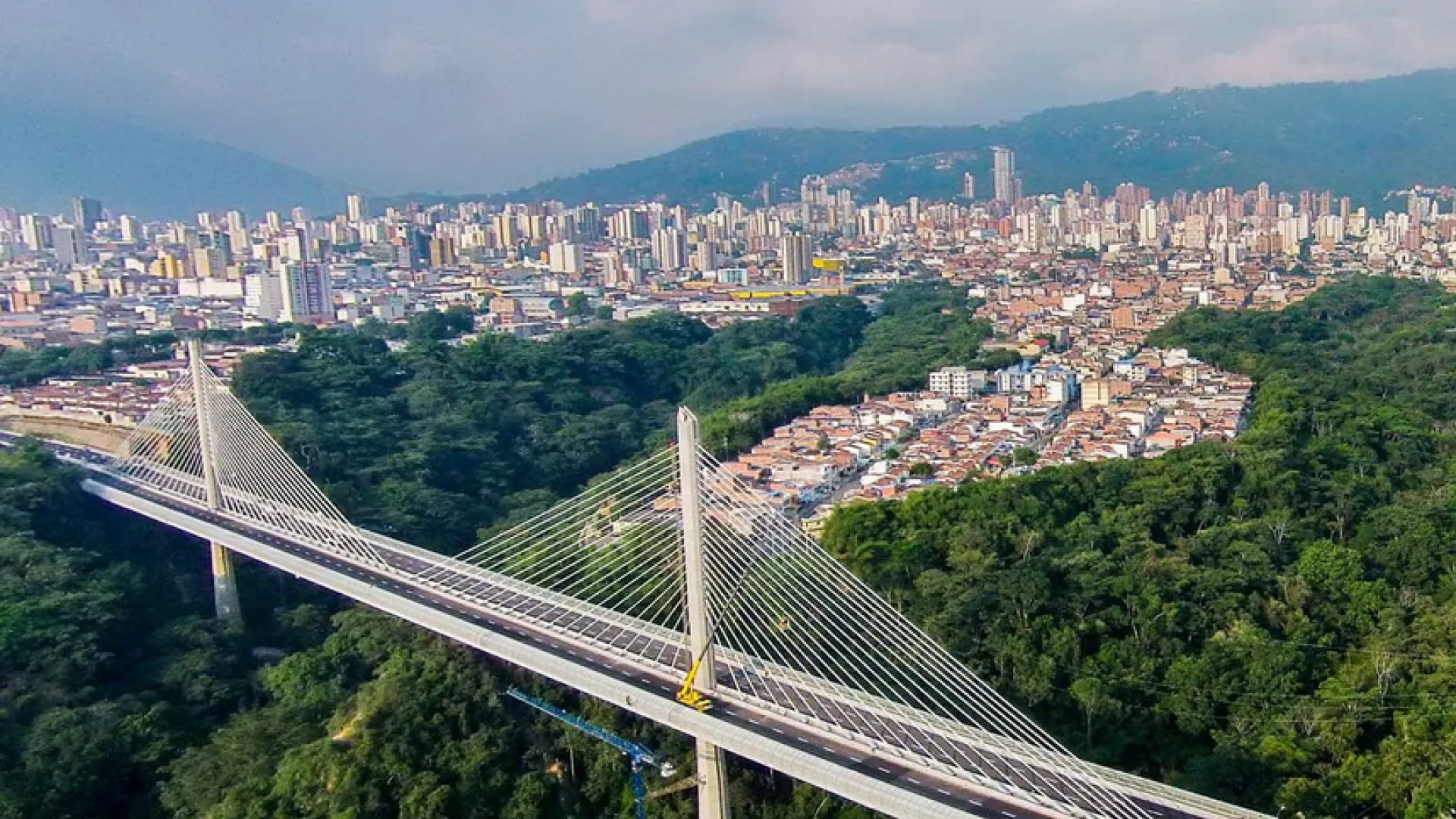 Candidatos a la gobernación de Santander debaten  en la Radio Nacional de Colombia de RTVC.