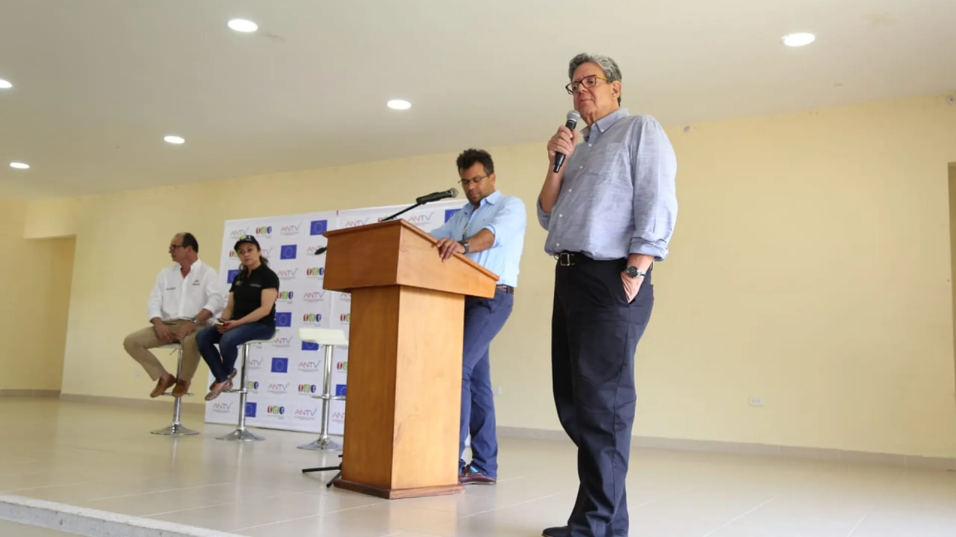 Gerente de RTVC presente en la entrega de la TDT en Villanueva, Guajira