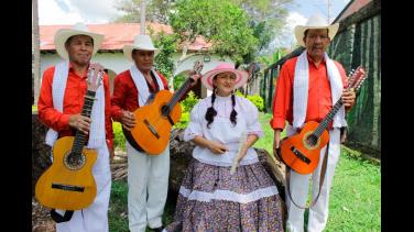 Marinela y su trío imperial