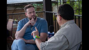 Diego Ruzzarin llega a Bogotá y Buenaventura y habla para Señal Colombia