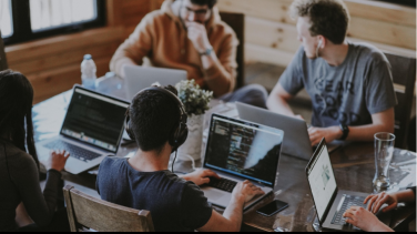 Qué pasa con la vida laboral de los jóvenes en Colombia: informe de Radiónica