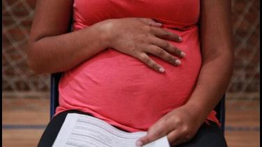 ¿Por qué romantizamos la maternidad? Análisis de Radio Nacional