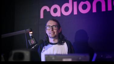 Multiverso Radiónica: conexiones culturales con sonidos y acentos juveniles