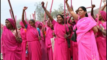 La pandilla Gulabi-Mujeres Rosa