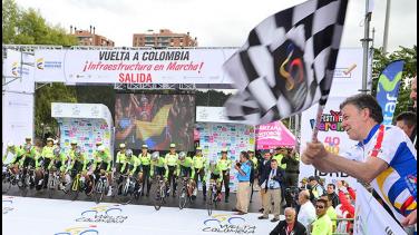 Presidente Santos dio la largada a la versión 65 de la vuelta.