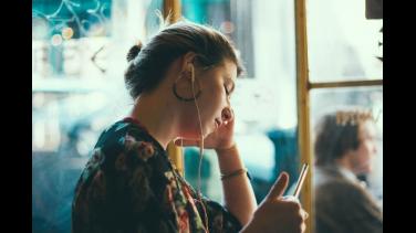 Los mejores podcasts en español para escuchar Al Oído