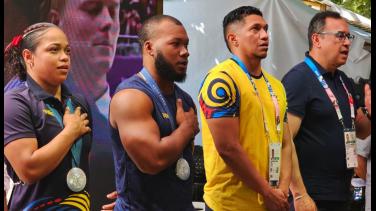 Así fue el homenaje a los pesistas colombianos que levantaron la alegría de todo el país