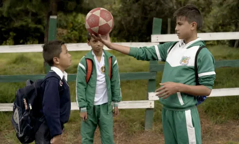 3 pies corto colombiano