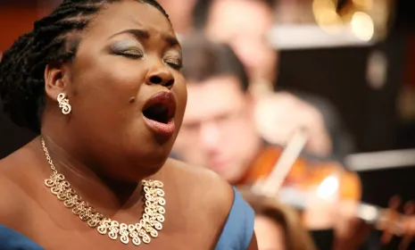 Betty Garcés, cantante soprano colombiana, invitada en 200 años de Mujeres Pioneras. 