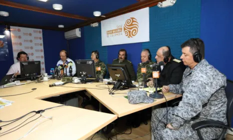 Cúpula militar en la Radio Nacional de Colombia