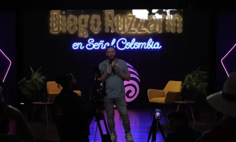 Diego Ruzzarin "Los medios privados producen una opinión que deja fuera muchas voces"