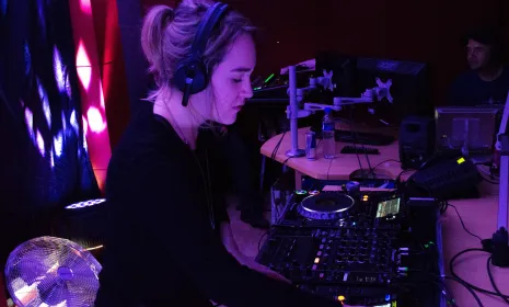 Dj Radiónica, franja electrónica LOOP 54 RTVC, Medios Públicos