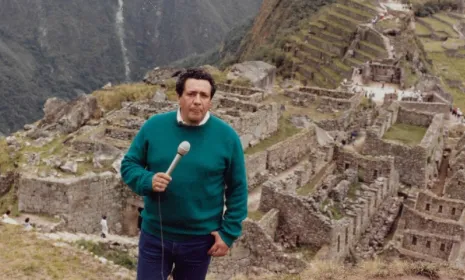 El mundo al vuelo Héctor Mora