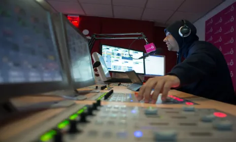 Alvaro Gonzalez Villamarin, "El Profe", en los estudios de Radiónica