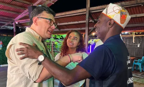 “A pesar de los intentos por hacer trizas la paz, este gobierno y esta gerencia sacó adelante las 20 Emisoras de Paz”: Hollman Morris, gerente de RTVC