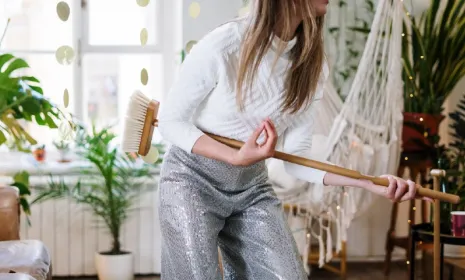 Escoba guitarra concurso Radiónica