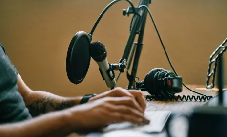 Al Oído | Cinco consejos de Julio Rojas para escribir ficción 