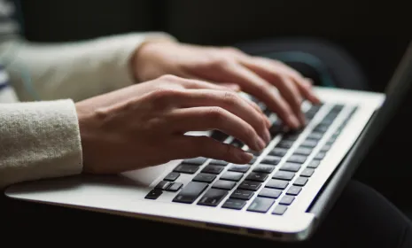 RTVCPlay abre convocatorias para guionistas y realizadores colombianos. Foto: Unsplash