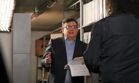 Hoy, en Noches de Opinión: “Las guerras esmeralderas en Colombia”, en boca del historiador y escritor Petrit Baquero