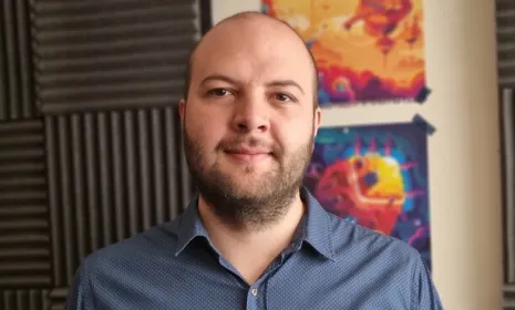 Cómo migrar del audiovisual al podcast, según Santiago Uribe de "Cosas de Internet"