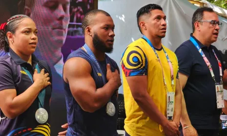 Así fue el homenaje a los pesistas colombianos que levantaron la alegría de todo el país