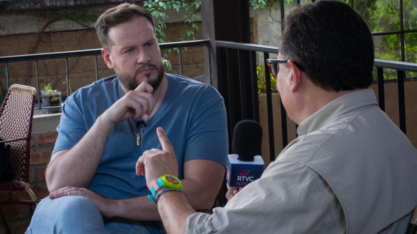 Diego Ruzzarin llega a Bogotá y Buenaventura y habla para Señal Colombia