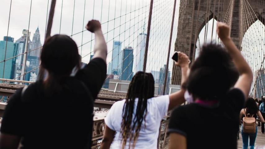 Multas y sanciones: ¿qué dice la ley sobre los actos racistas?