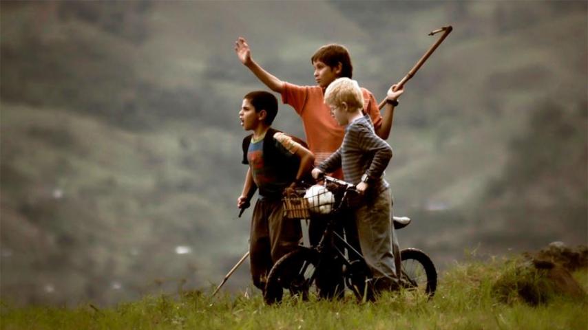 Los colores de la montaña: la infancia en el conflicto armado