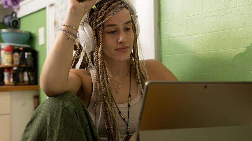 ¿Quieres obtener una beca para formarte en el mundo digital? Canal Institucional te cuenta