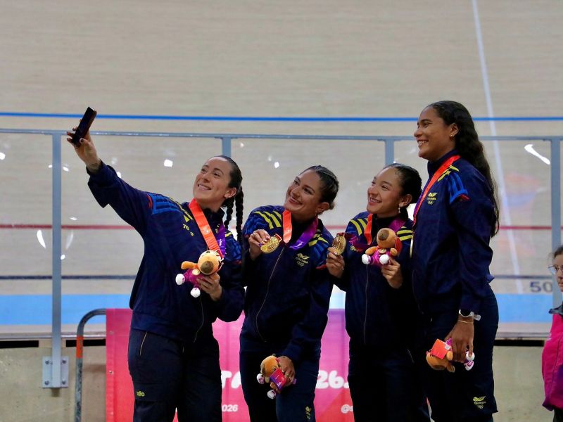 Ganadoras de oro en ciclismo de pista en los XIII Juegos Suramericanos. Comité Olímpico Colombiano.