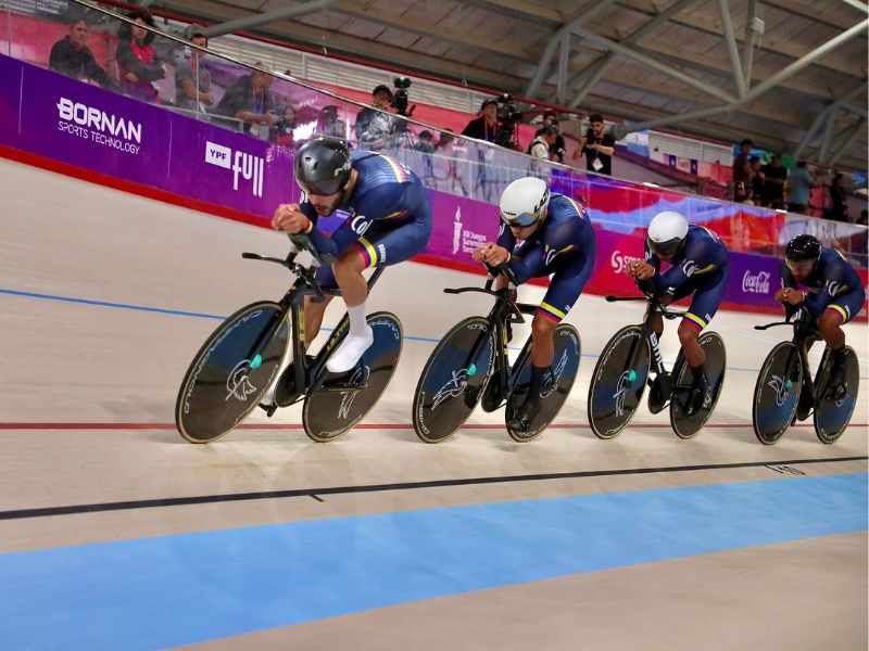 Velocidad por equipos, ciclismo de pista en los XIII Juegos Suramericanos. Comité Olímpico Colombiano.