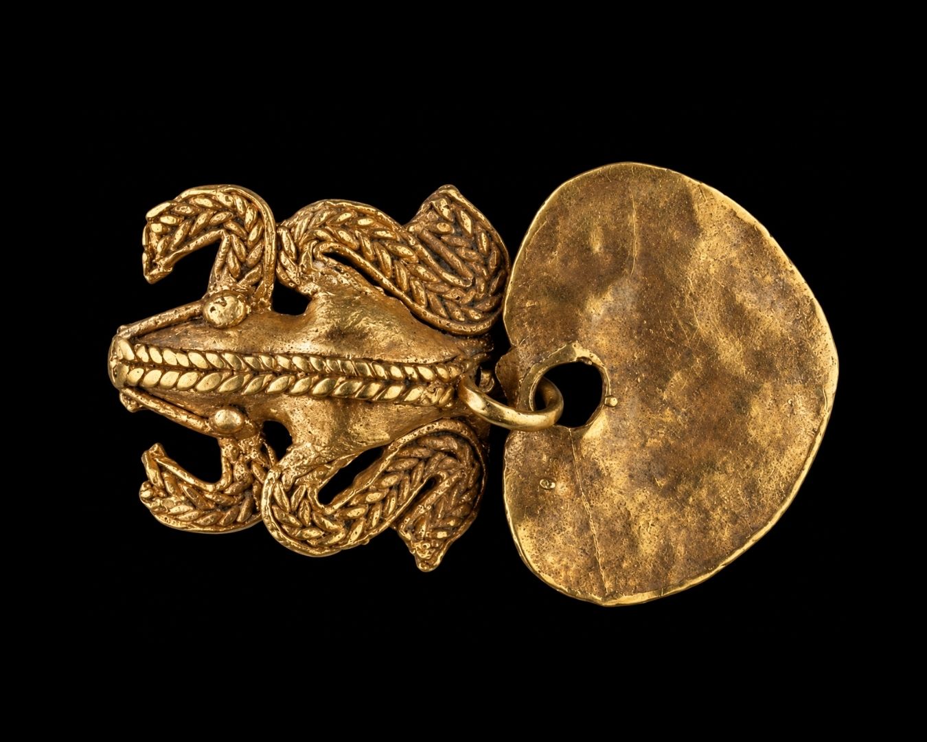 Cuenta Zoomorfa (Con placa colgante) Cordillera Oriental - Muisca 600 d.C. - 1600 d.C.
