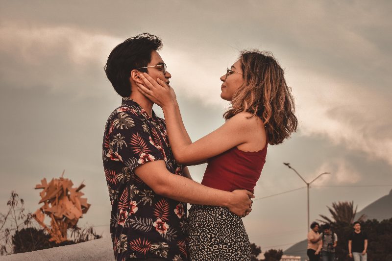 tradiciones de Año Nuevo beso