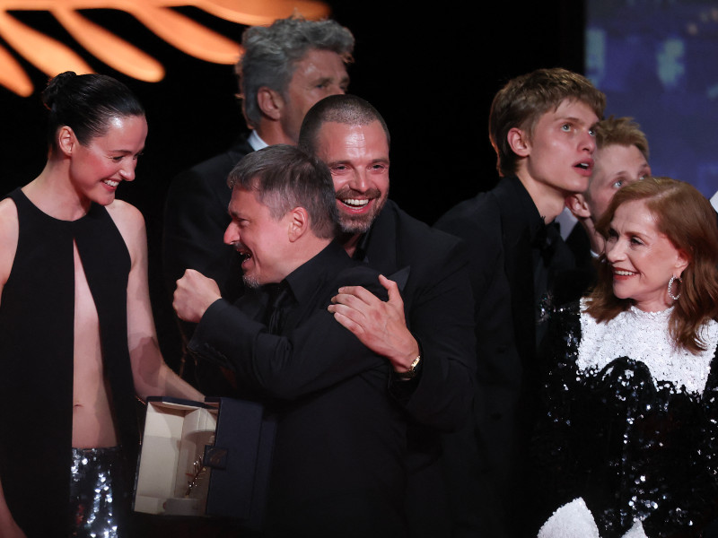 El elenco de Fjord, recibe la Palma de Oro en Cannes
