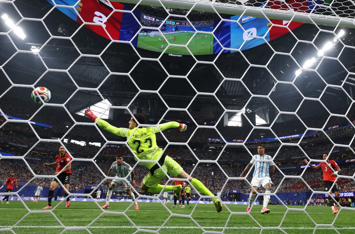 Momento del gol que le dio el paso a Argentina a los cuartos de final de la Copa Mundial de la FIFA ante Egipto - Foto: Thomas COEX / AFP