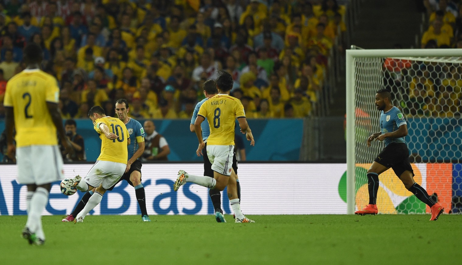El gol de James Rodríguez le significó un Puskas en 2014. Foto: EITAN ABRAMOVICH / AF