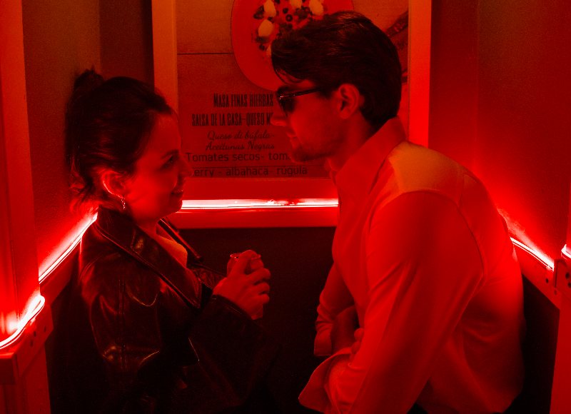 Teatro Madeo de noche todos los gatos dicen ti amo