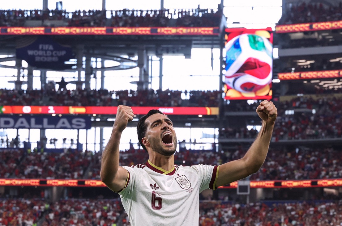 Mikel Merino celebra el agónico gol ante Portugal - Foto: Thomas COEX / AFP