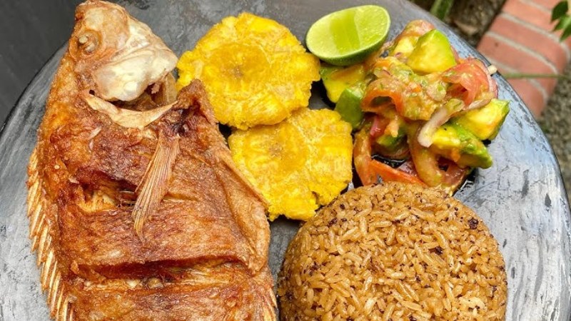 platos típicos de Santa Marta mojarra arroz con coco