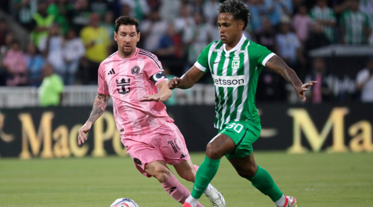 Leo Messi estuvo en el Atanasio jugando ante Nacional