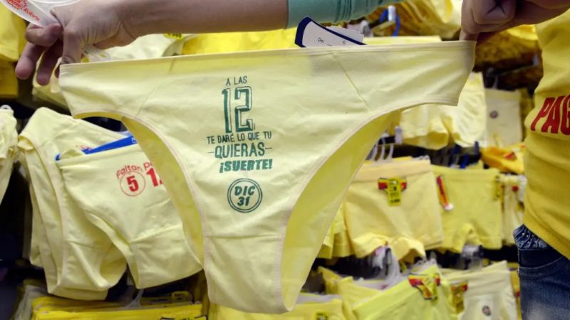 rituales de Año Nuevo ropa interior amarilla