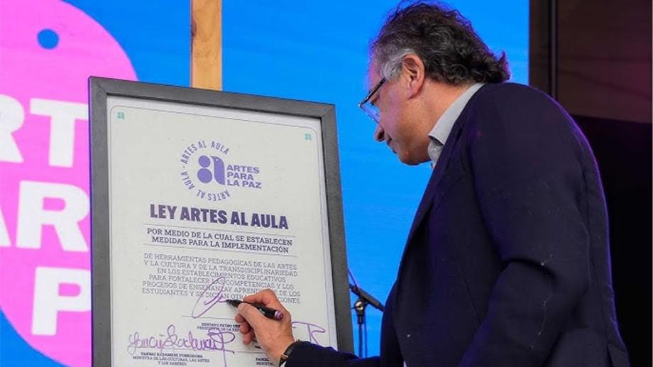 Artes al Aula: así es la ley sancionada por el presidente Petro para llevar las artes a los procesos educativos del país