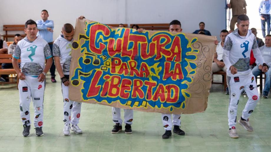 Cultura para la Libertad: la talla en madera que transformó vidas en la cárcel de Pasto