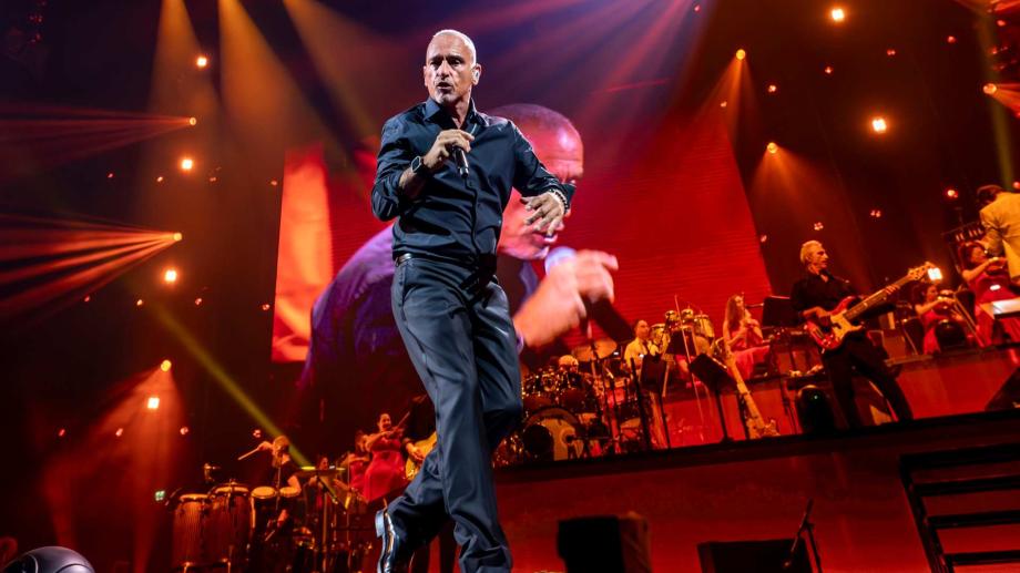 El cantante italiano Eros Ramazzotti en concierto 