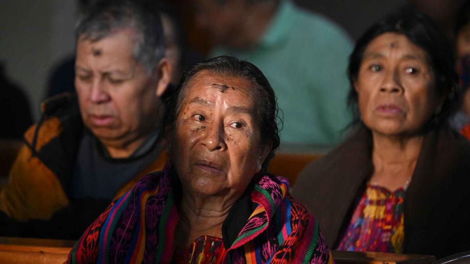 La señal de la cruz simboliza el Miércoles de Ceniza 