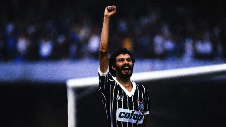 La vida y obra del futbolista brasileño Sócrates