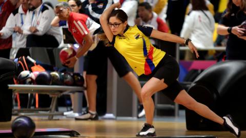 Clara Guerrero lleva 28 años jugando a los bolos a nivel profesional.