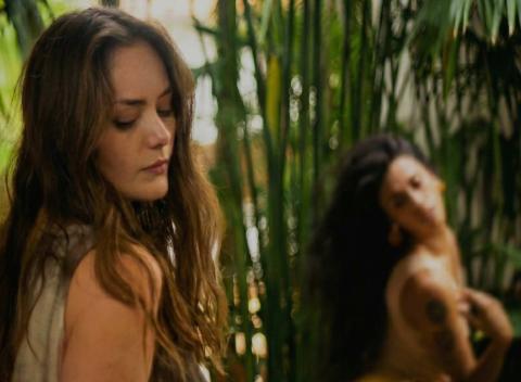 María Mulata y Marta Gómez en la portada de la canción Bailar las penas