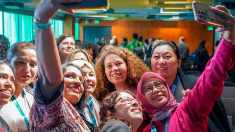 La revolución científica apunta a mujeres para lograr su objetivo