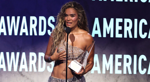 Karol G hizo historia en los American Music Awards 2026